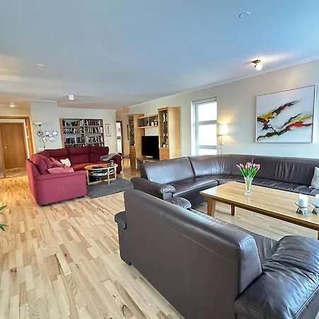 Lejlighed Spacious And Family Friendly In Reykjavík