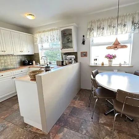 Spacious And Family Friendly In Lejlighed Reykjavík