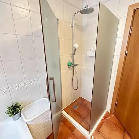 Lejlighed Spacious And Family Friendly In *
